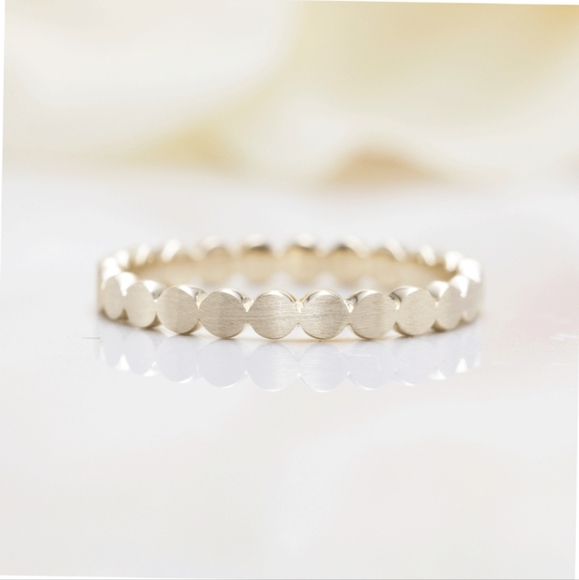 Dainty 14k Gold Beehive Band Ring - Picture 5 of 14